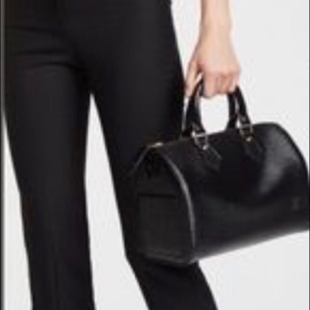 Black Leather Louis Vuitton EPI Speedy 40.